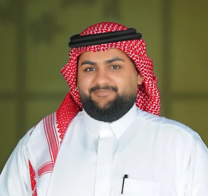 من سيهات.. كلية الهندسة بجامعة الإمام عبد الرحمن تمنح «إياد آل نعمه» بكالوريوس هندسة النقل والمرور