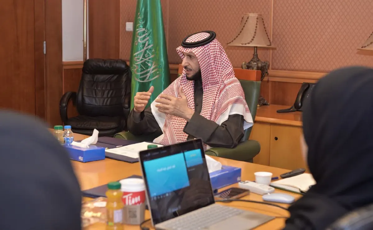 فريق لجنة المدن الصحية بالمنطقة الشرقية يلتقي محافظ القطيف ويقف ميدانيًا على معالم المحافظة