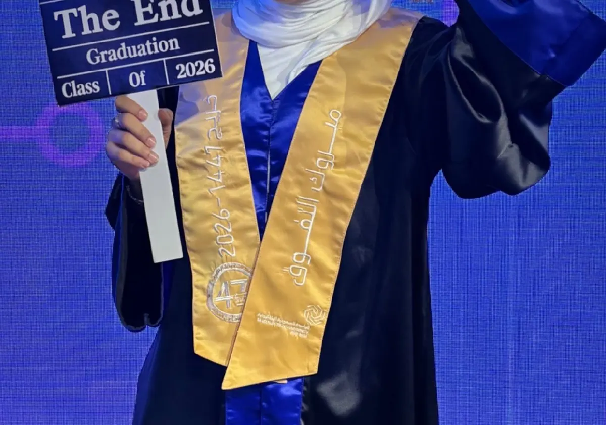 من تاروت.. مع مرتبة الشرف الثانية.. «الجامعة السعودية الإلكترونية» تمنح طاهرة آل درويش درجة البكالوريوس في المحاسبة