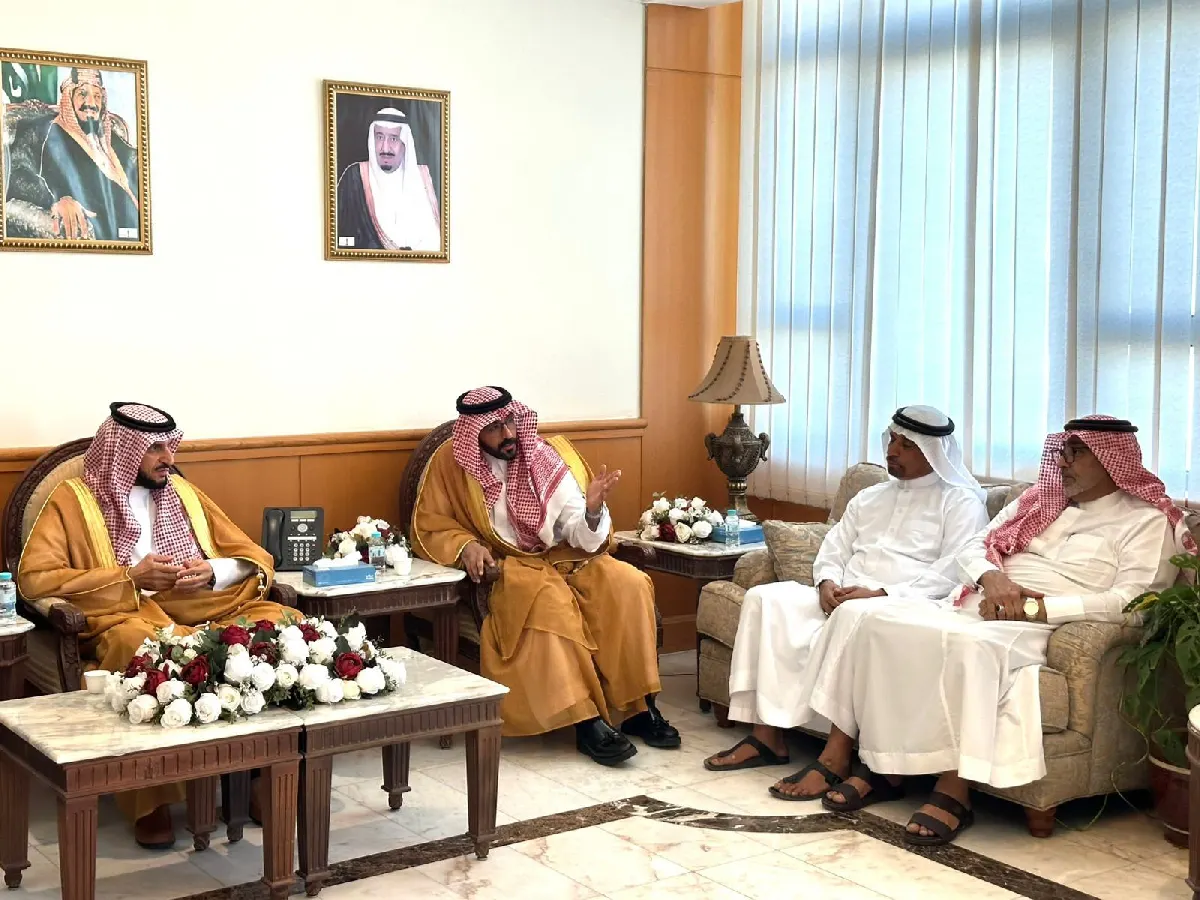 محافظ القطيف يلتقي مدير مكتب وزارة الرياضة ورؤساء وممثلي أندية المحافظة