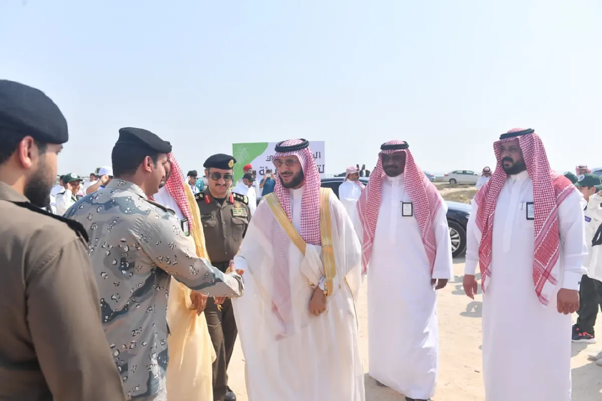 محافظ القطيف يدشن فعالية «اليوم العالمي لتنظيف البيئة»