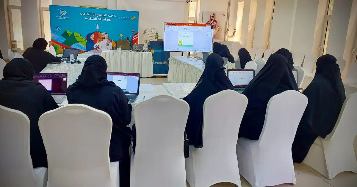 من سنابس.. بضغطة زر.. إيمان الجيراني تفتح آفاق الإبداع لمستفيدات ضمان القطيف