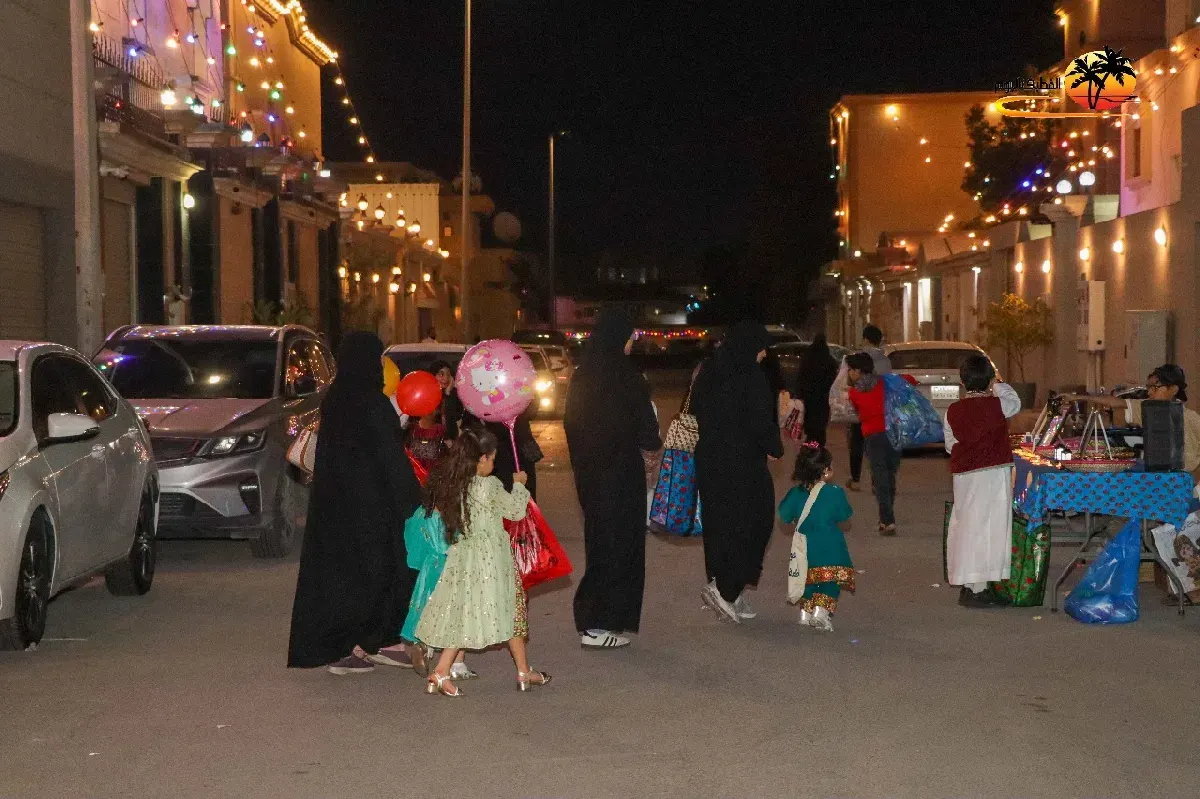 القطيف تتحول إلى كرنفال مفتوح في ليلة الناصفة.. توافد الزوار من المدن والمحافظات المجاورة