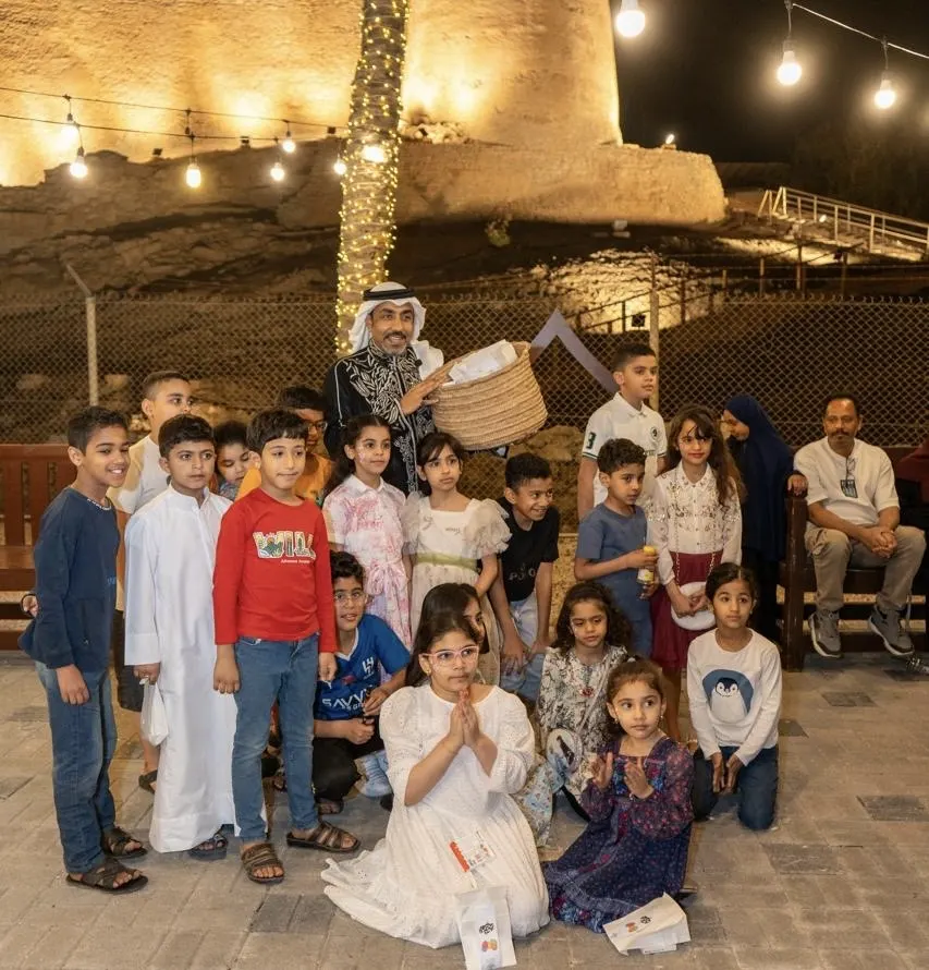 بستان قلعة تاروت يتزيّن بـ«فرحة العيد»… بهجة العيد تتفتح بين الضحكات والألوان