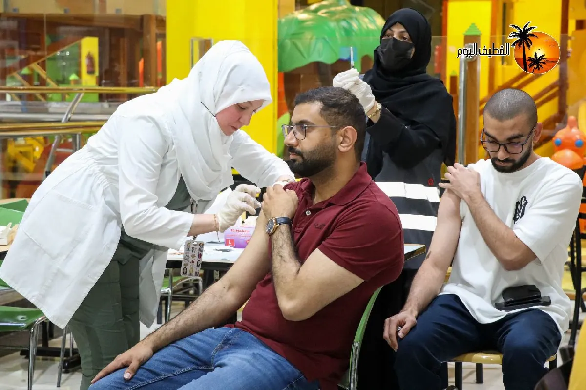 استعدادًا لموسم الحج.. 433 مستفيدًا من حملة تطعيم الحجاج في مول القطيف