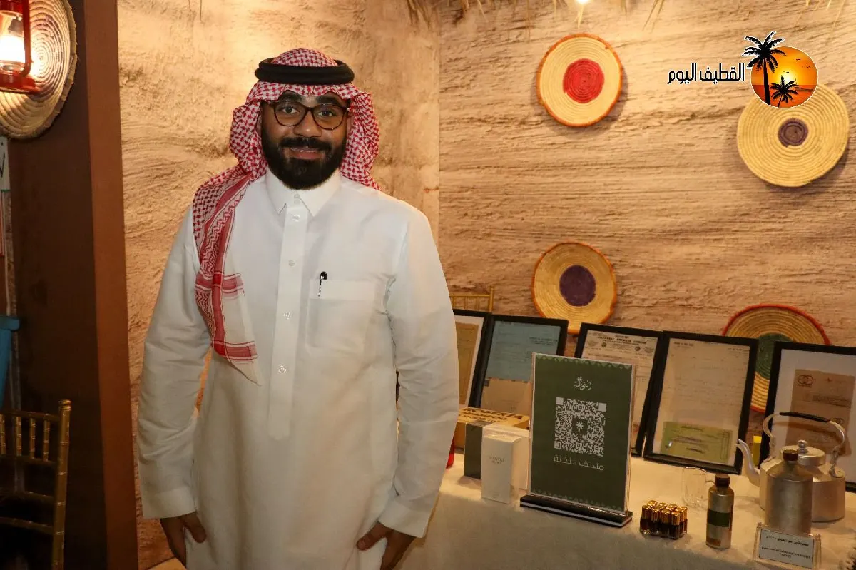 في سيهات.. منصور أبو عزيز يسرق الأضواء.. مقتنيات عائلية تُعيد زوّار «خلود العطاء» إلى الزمن الجميل