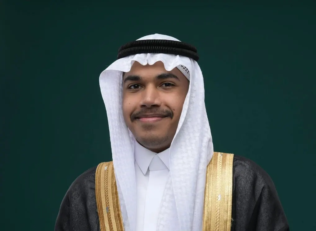 من الملاحة.. «جامعة الإمام عبدالرحمن بن فيصل» تمنح جواد آل امويس درجة البكالوريوس في التمريض