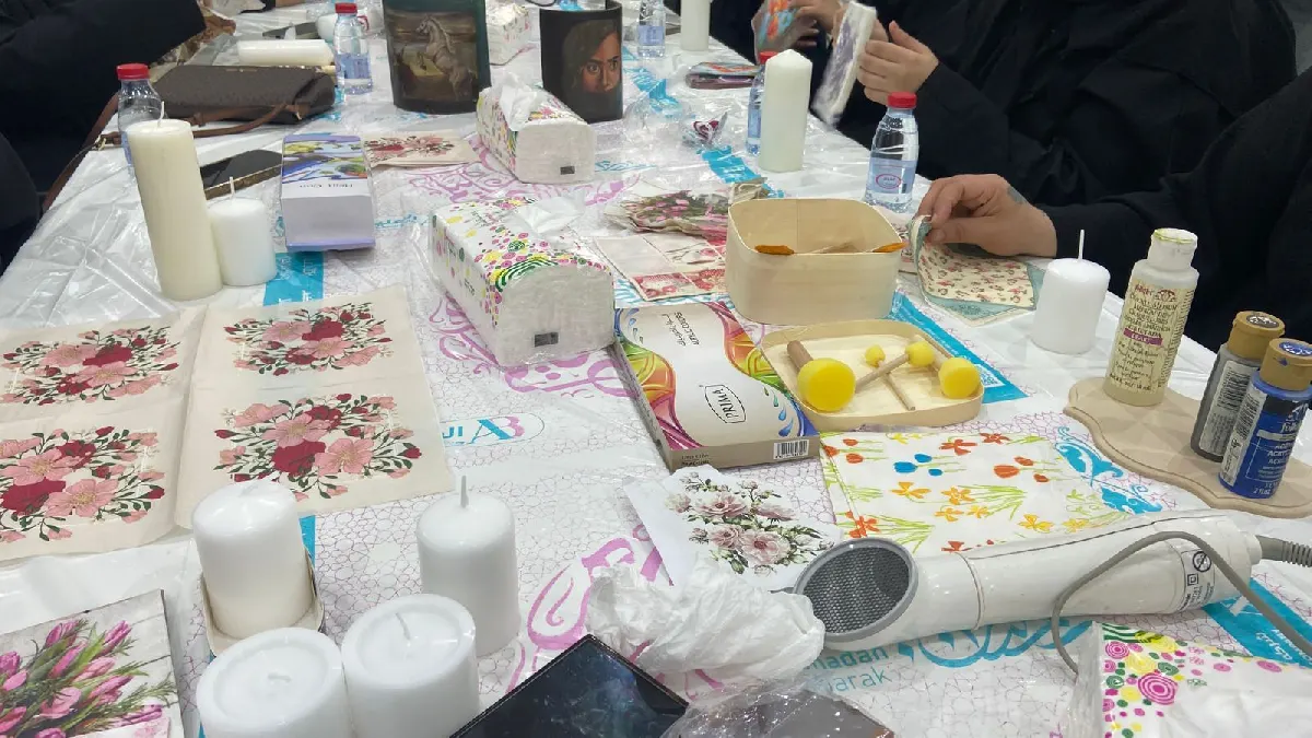 في سنابس.. ديكوباج يفتح نوافذ الإبداع.. 20 سيدة يحولن الخامات البسيطة إلى أعمال فنية