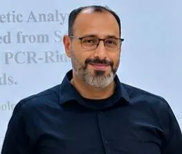 من القطيف.. «جامعة الملك عبدالعزيز» تمنح السيد محسن الشرفاء درجة الماجستير في علوم المختبرات الطبية