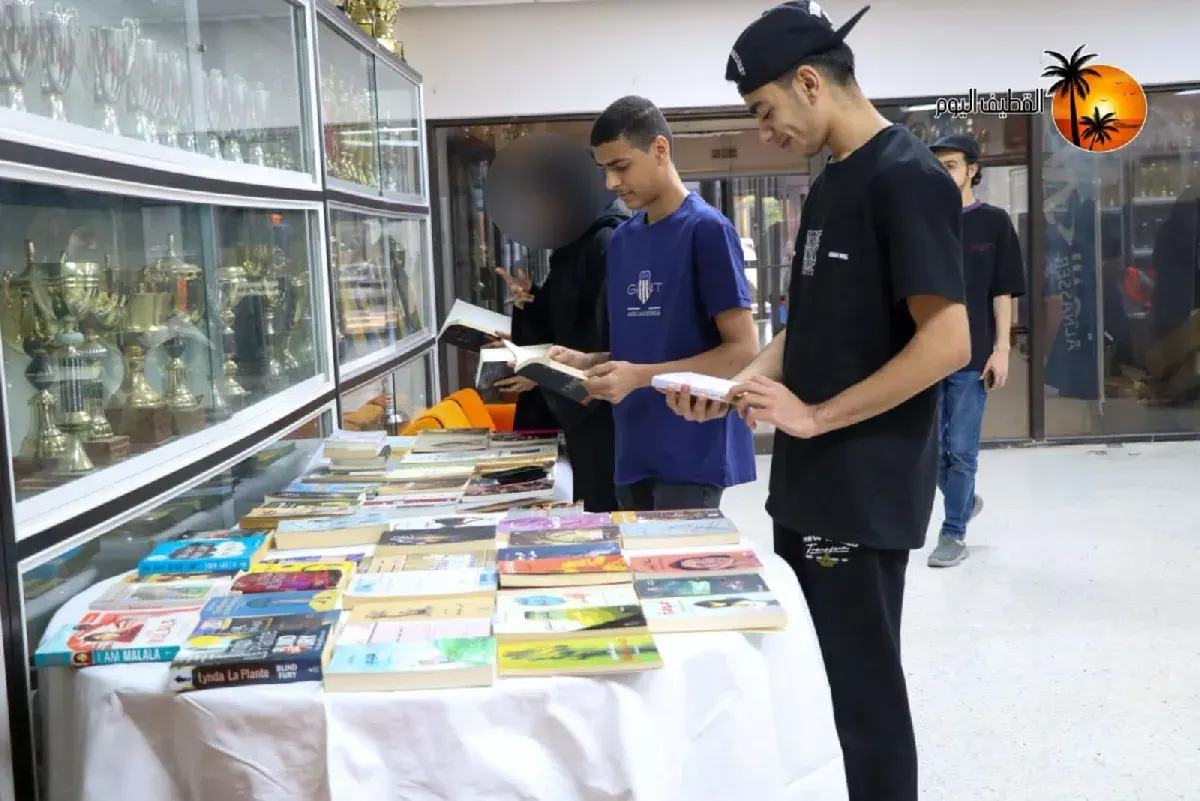 في صفوى.. بين الكؤوس والكتب.. «كتابك هديتك» يحوِّل نادي الصفا إلى صالة للقراءة والتبادل الثقافي