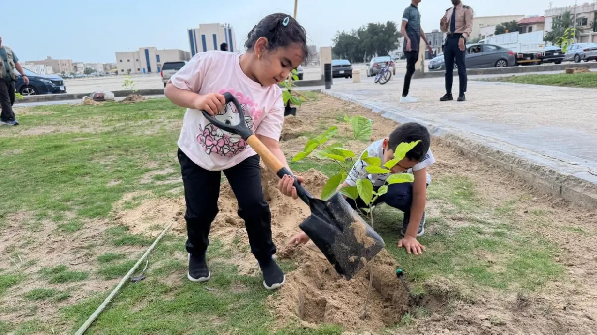 التوف القطيفي يجمع الأجيال في المجيدية.. 48 متطوعًا يحوّلون «حدائق بلدي» إلى مشهد مجتمعي حيوي يعزز جودة الحياة