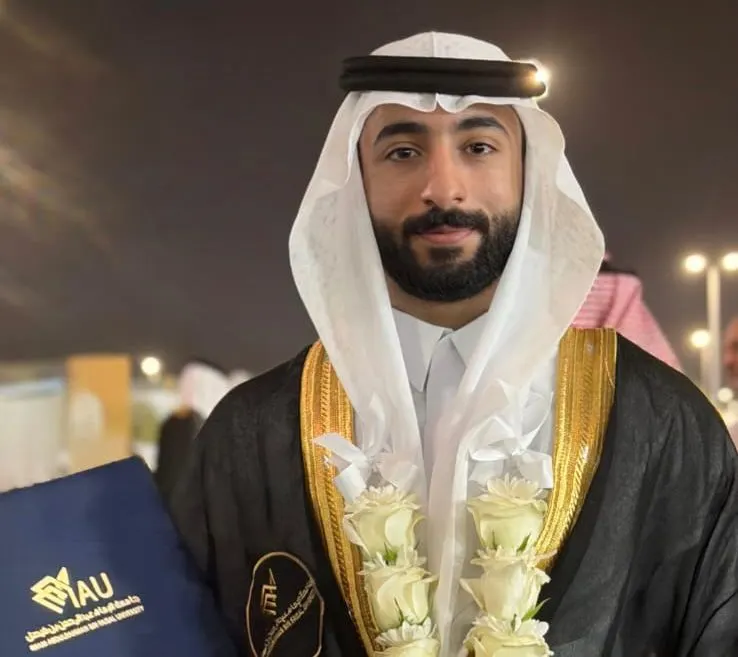 من القطيف.. «جامعة الإمام عبدالرحمن بن فيصل» تمنح مهدي شروفنا درجة البكالوريوس في هندسة الطاقة