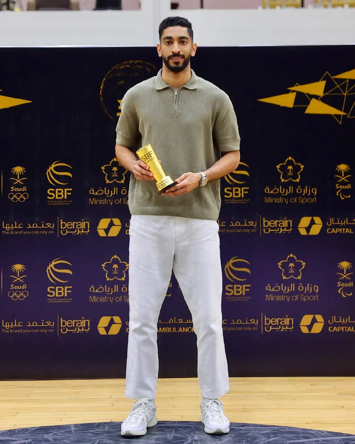 من خويلدية القطيف.. مناف آل سالم يحصد جائزة «أفضل لاعب صاعد» في الدوري السعودي لكرة السلة