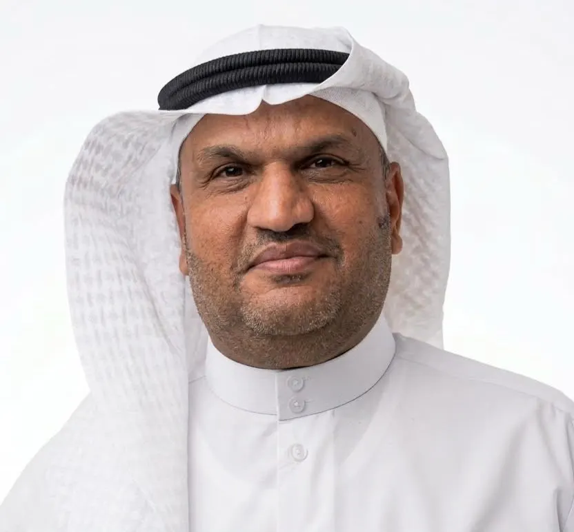 بعد 30 عامًا من الشعر والكتابة.. ياسر آل غريب يفتح ذاكرته في «أنا إلا قليلًا» ويروي حكاية البدايات من صفوى