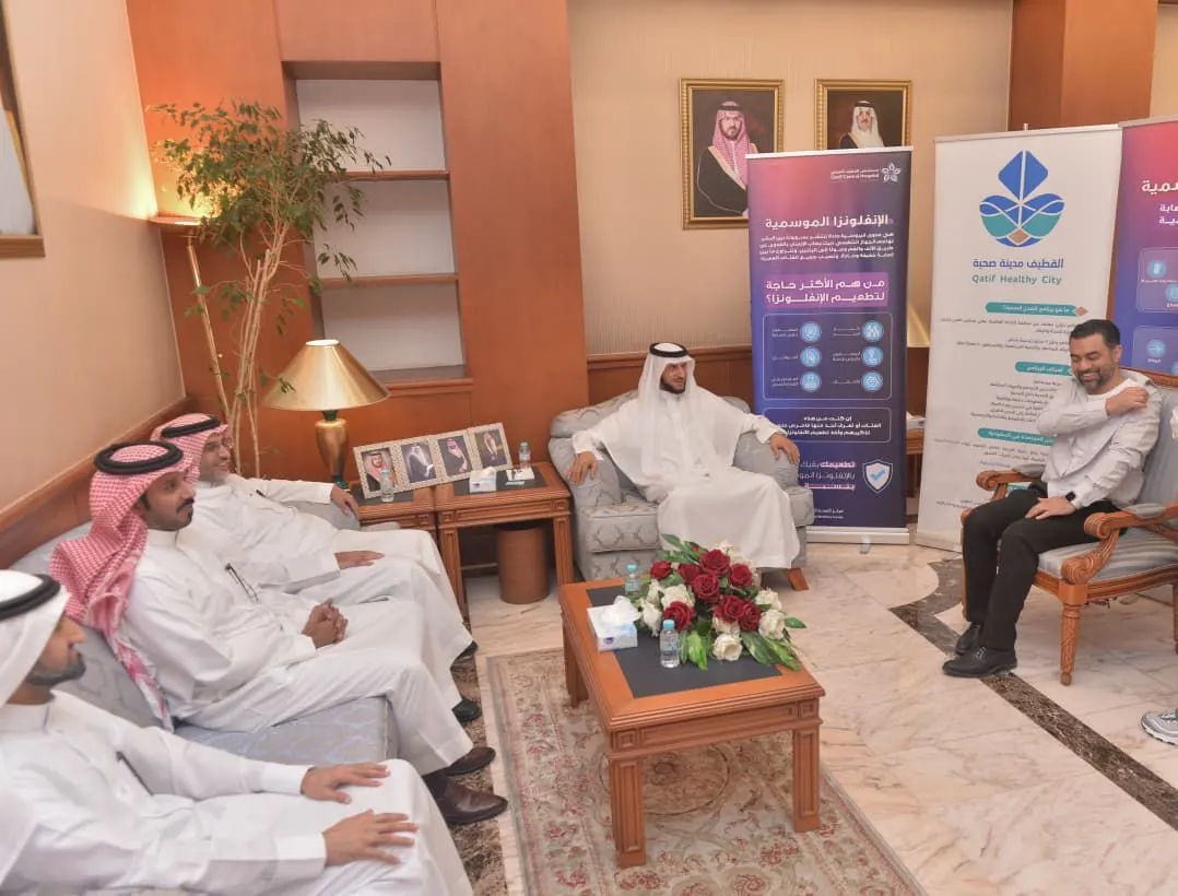 محافظ القطيف يطلق حملة التطعيم ضد الإنفلونزا الموسمية
