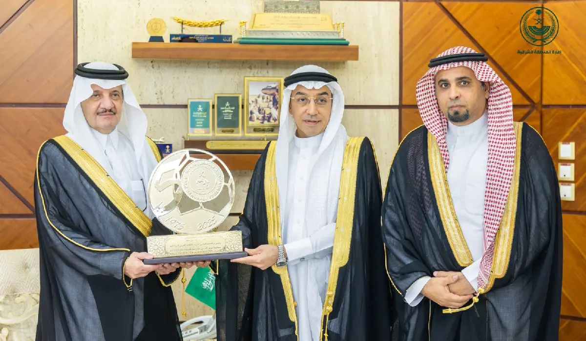 خلال لقائه مع سمو أمير الشرقية.. آل نمر: دعم القيادة حافز لمواصلة الإنجازات العربية والعالمية
