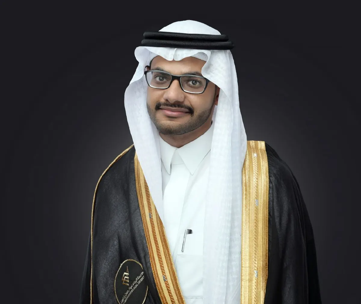 من القديح.. مع مرتبة الشرف.. «جامعة الإمام عبدالرحمن بن فيصل» تمنح مؤيد العرفات درجة البكالوريوس في الصحة والسلامة المهنية