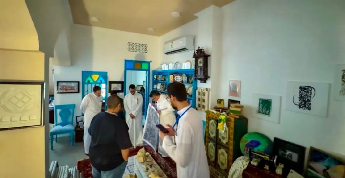في الجش.. «الهداية» يفتح نوافذ الذاكرة ويقود زيارة ثقافية تستعيد ملامح البيت القطيفي القديم في يوم التراث العالمي