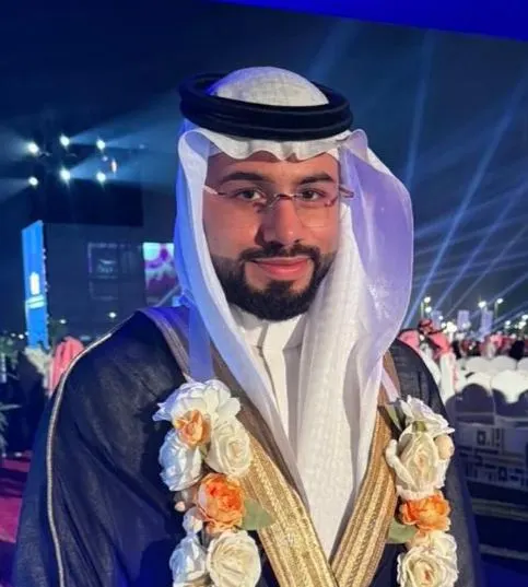 من جزيرة تاروت.. «جامعة الإمام عبدالرحمن بن فيصل» تمنح أحمد التركي درجة البكالوريوس في الطب والجراحة