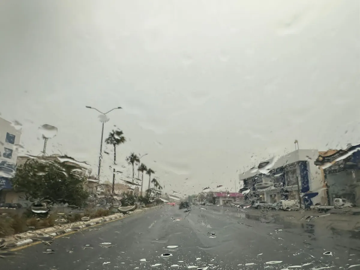 جمعية القطيف الخيرية تدعو المتضررين للتواصل عبر الخط الساخن بعد أمطار الخير والبركة