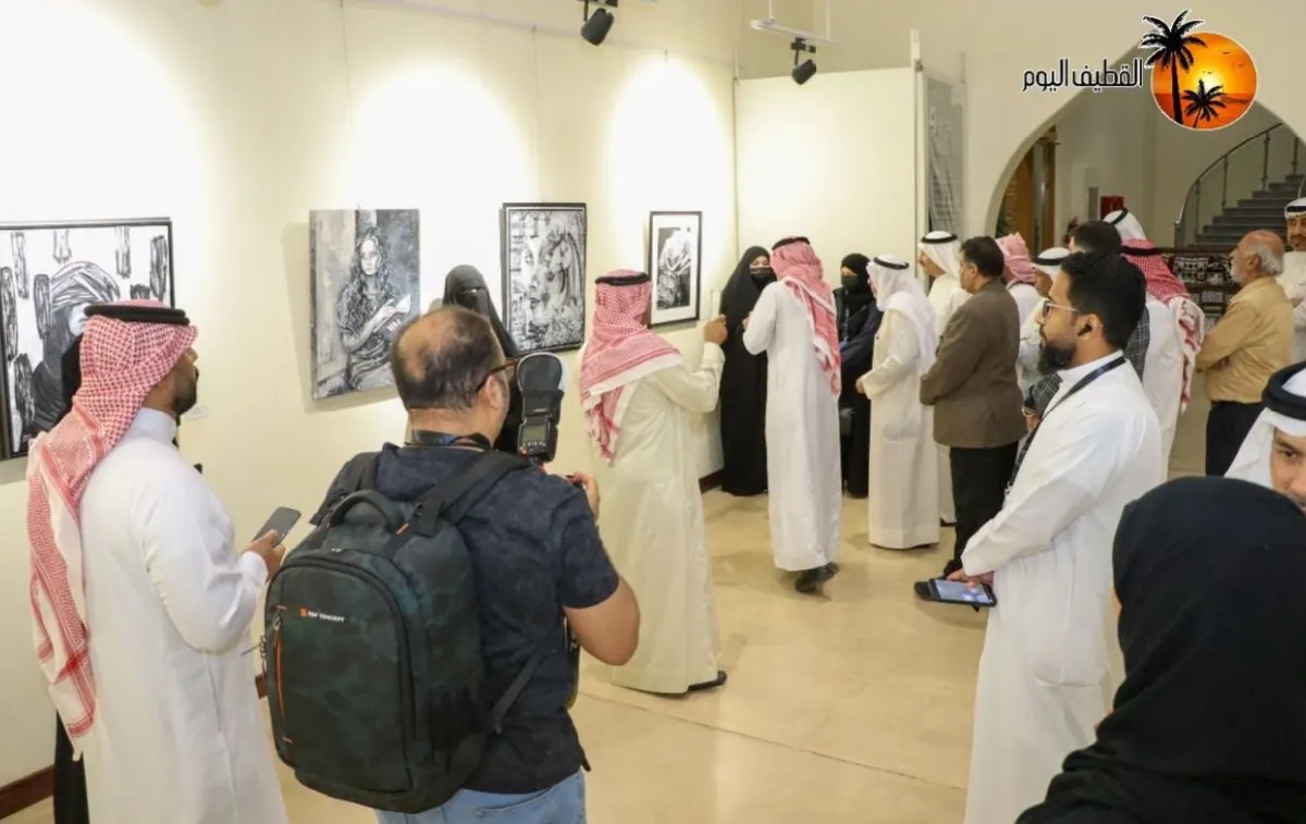 من القطيف.. 33 فنانًا يختزلون الجمال في لونين.. «أبيض وأسود» يطرق أبواب الدمام
