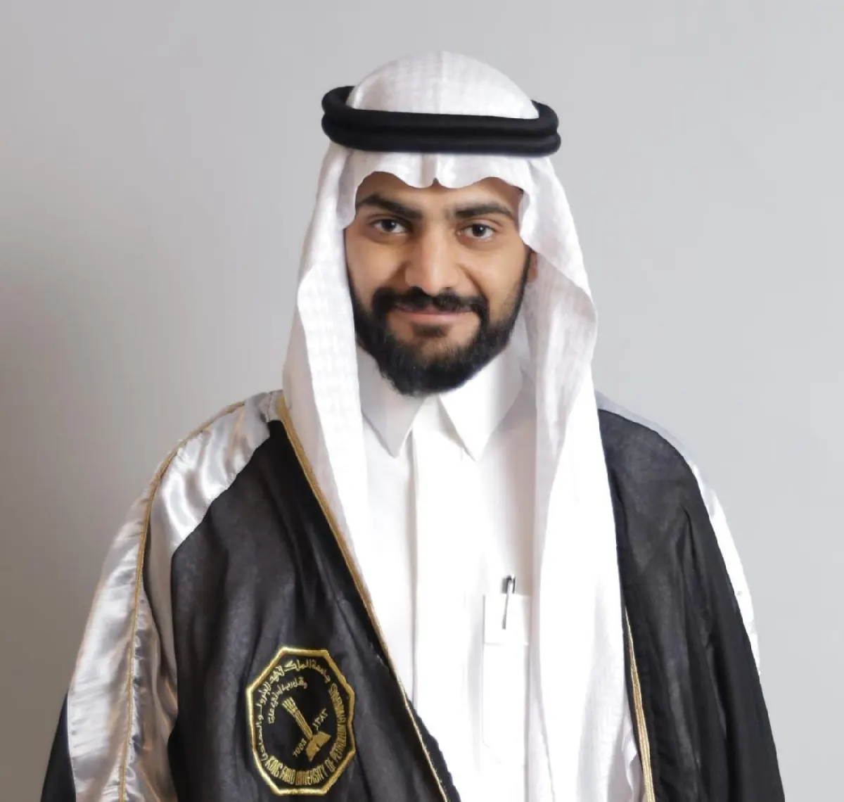 من القديح.. جامعة الملك فهد للبترول والمعادن تمنح «هادي الزين» البكالوريوس في الهندسة الصناعية والنظم