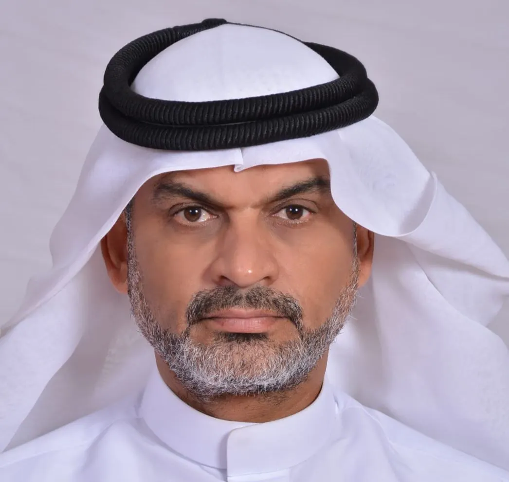 من سنابس.. وفاء يستحقه المعلّم.. مدرسة النجاح الثانوية تكرّم «سعيد آل شطي»