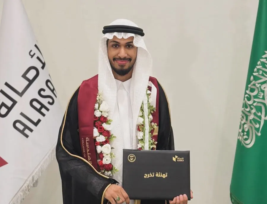 من دبابية القطيف.. مع مرتبة البكالوريوس.. «جامعة الأصالة» تمنح أحمد آل إسماعيل شهادة الهندسة الميكانيكية