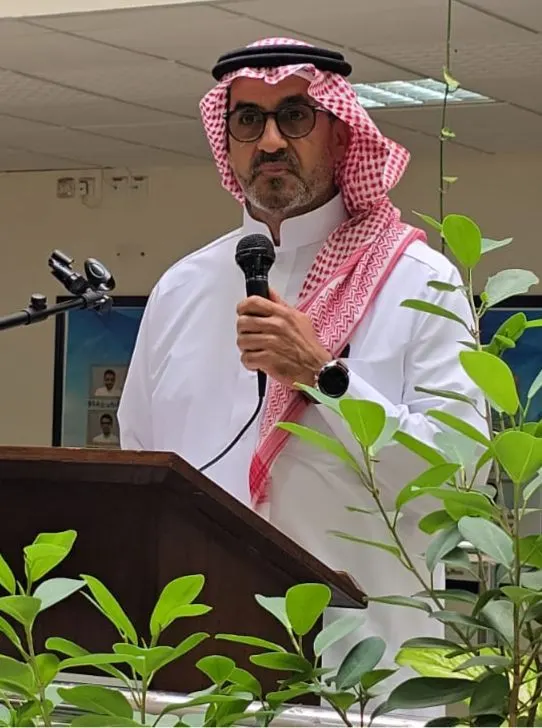 من صفوى.. عرفانًا بجميل عطائه وإخلاصه في ميدان التعليم.. منسوبو دار الحكمة الثانوية يكرمون «محمد عبدالله الفريد»