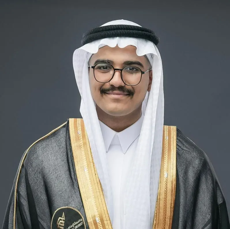 من الأوجام.. «جامعة الإمام عبدالرحمن بن فيصل» تمنح حسين آل ناصر درجة البكالوريوس في التمريض