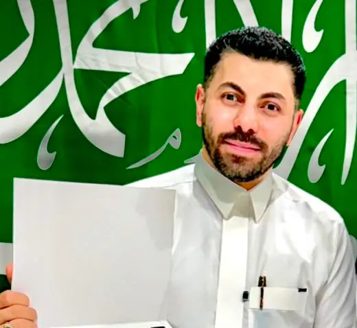 من القطيف.. جمعية تاروت الخيرية تكرّم ماجد المعجر لإتمامه 15 مرة تبرعًا بالدم