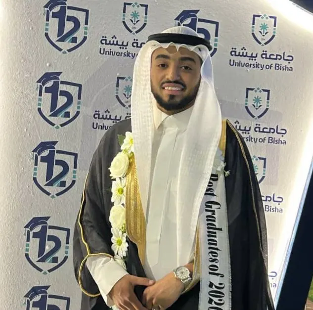 من البحاري.. «جامعة بيشة» تمنح السيد حسن الشريف درجة البكالوريوس في التمريض
