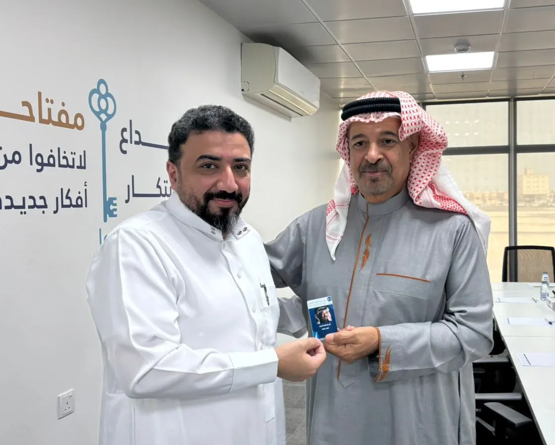 في سيهات.. علي السبع.. وجه فني يفتح قلبه لـ«سعادة»