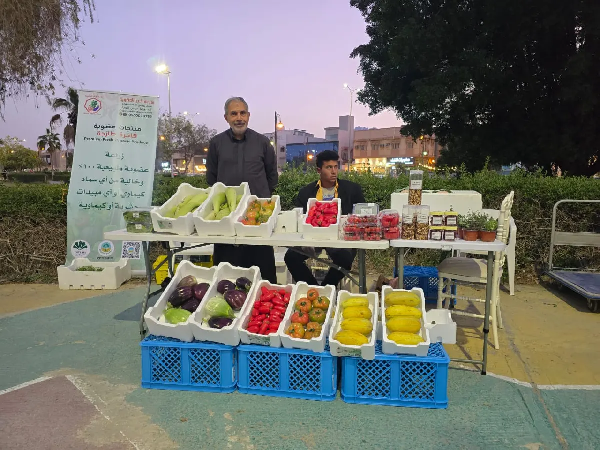 من القطيف.. الاستشاري شكري آل سيف.. بطل رحلة من سماعة القلب إلى معول الفلاحة