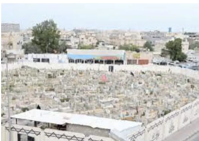 الأمطار زائر يوصد أبواب مقابر القطيف أمام الزوار