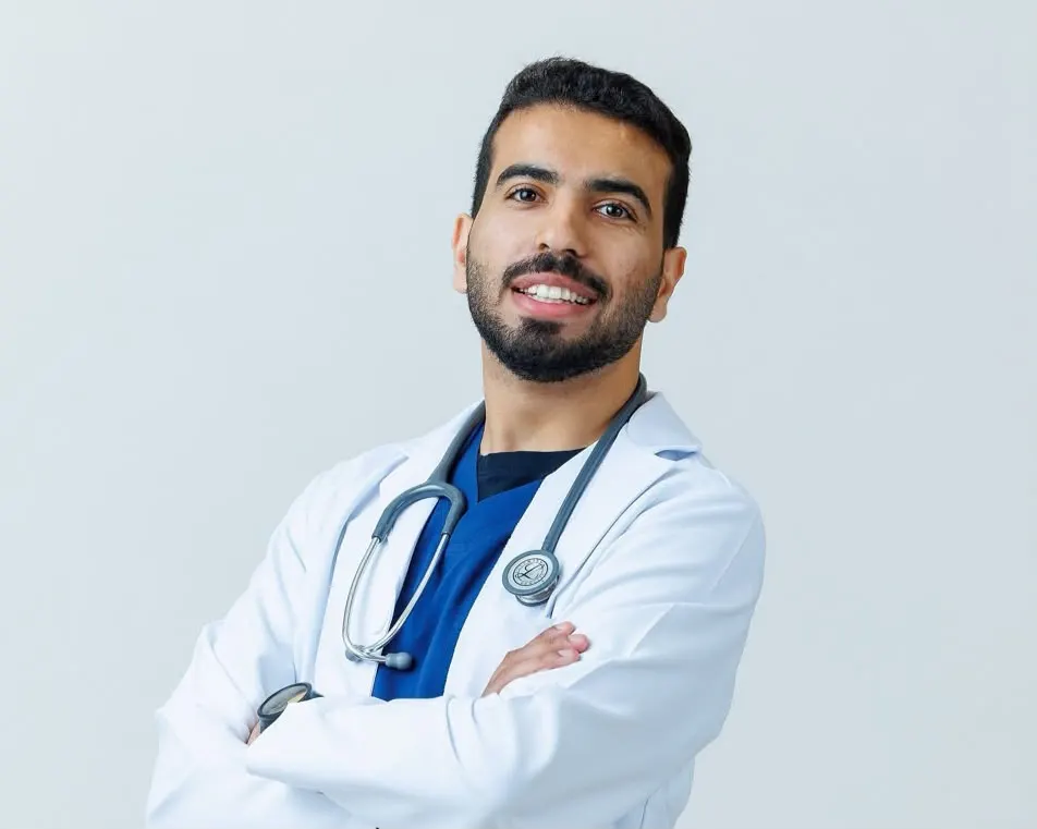 من العوامية.. «جامعة الخليج العربي» تمنح محمد البراهيم درجة البكالريوس في الطب والجراحة