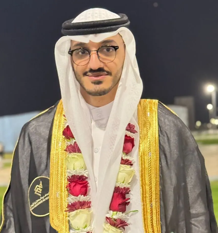 من صفوى.. «جامعة الإمام عبدالرحمن بن فيصل» تمنح أحمد بن رائد سندي درجة البكالوريوس في نظم برمجة الحاسب الآلي