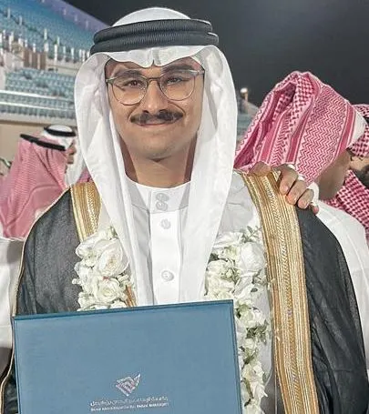 من القديح.. مع مرتبة الشرف.. جامعة الإمام عبد الرحمن بن فيصل تمنح «السيد محمد أبو الرحي» البكالوريوس في العلاج الطبيعي