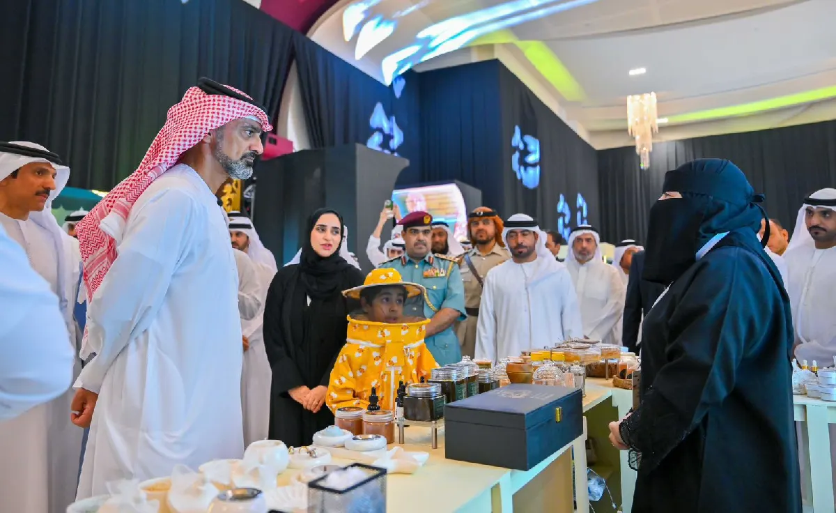 «نحالة المانجروف» تزيِّن اسم السعودية في مهرجان عجمان.. غادة الغريافي تتباهى بعسل غابات القطيف