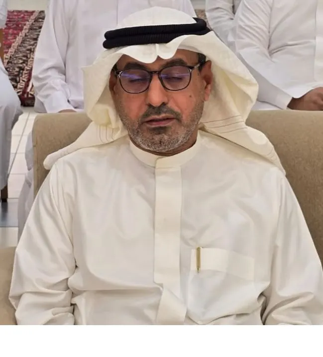 من البحاري.. عرفانًا بجميل عطائه وإخلاصه في ميدان التعليم.. منسوبو دار الحكمة الثانوية يكرمون «السيد علي السيد باقر الشريف»