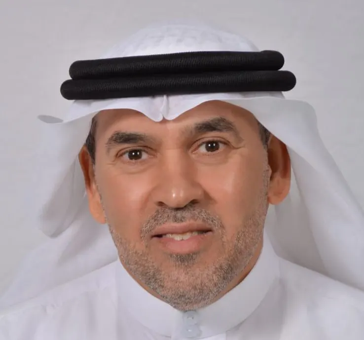 من حلة محيش.. إشادة بسنوات العطاء.. مدرسة النجاح الثانوية تكرّم «حبيب البوري»