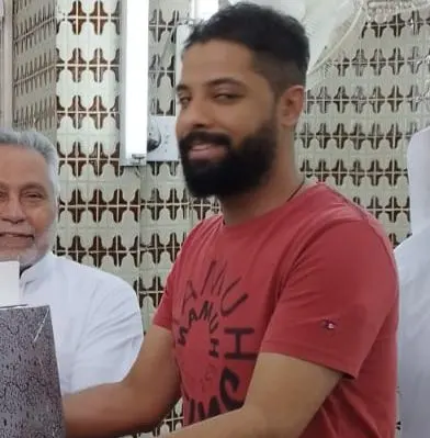 في شويكة القطيف.. روّاد مسجد العلامة المرهون يكرّمون عارف آل زكريا