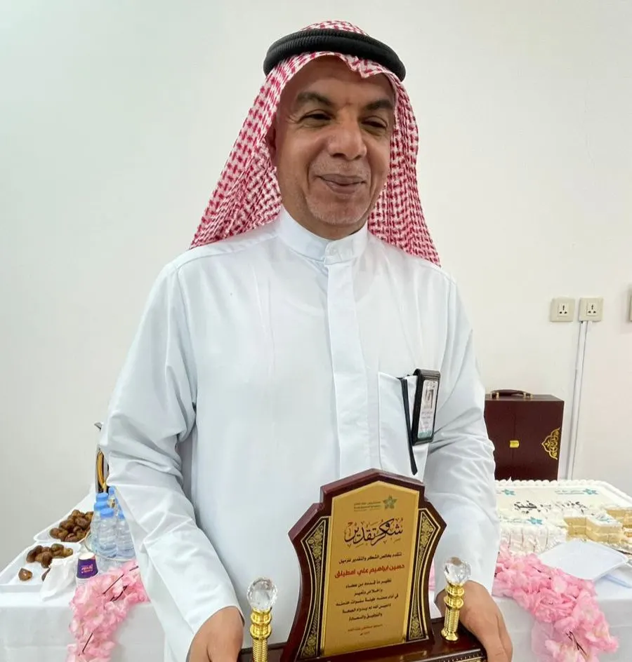 من التوبي.. بعد 33 عامًا من العطاء.. مستشفى عنك العام يكرِّم حسين امطيلق