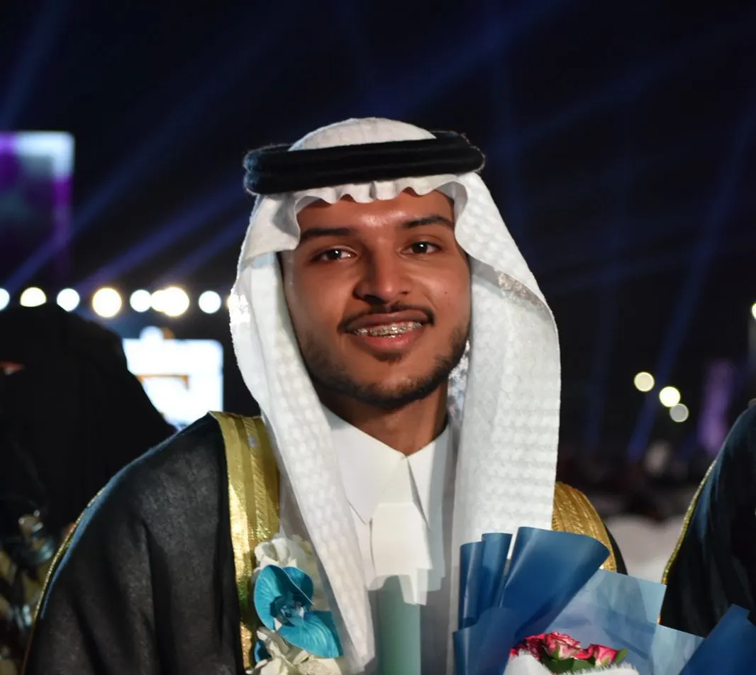 القطيف – باب الشمال.. «جامعة الإمام عبدالرحمن بن فيصل» تمنح محمد آل سليس درجة البكالوريوس في الطب والجراحة
