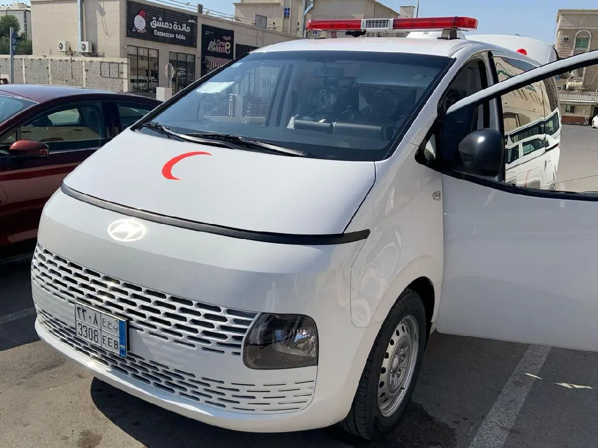في القديح.. الشيخ العبيدان يتبرع بسيارة إسعاف لصالح جمعية مضر الخيرية.. كلفتها 170 ألف ريال