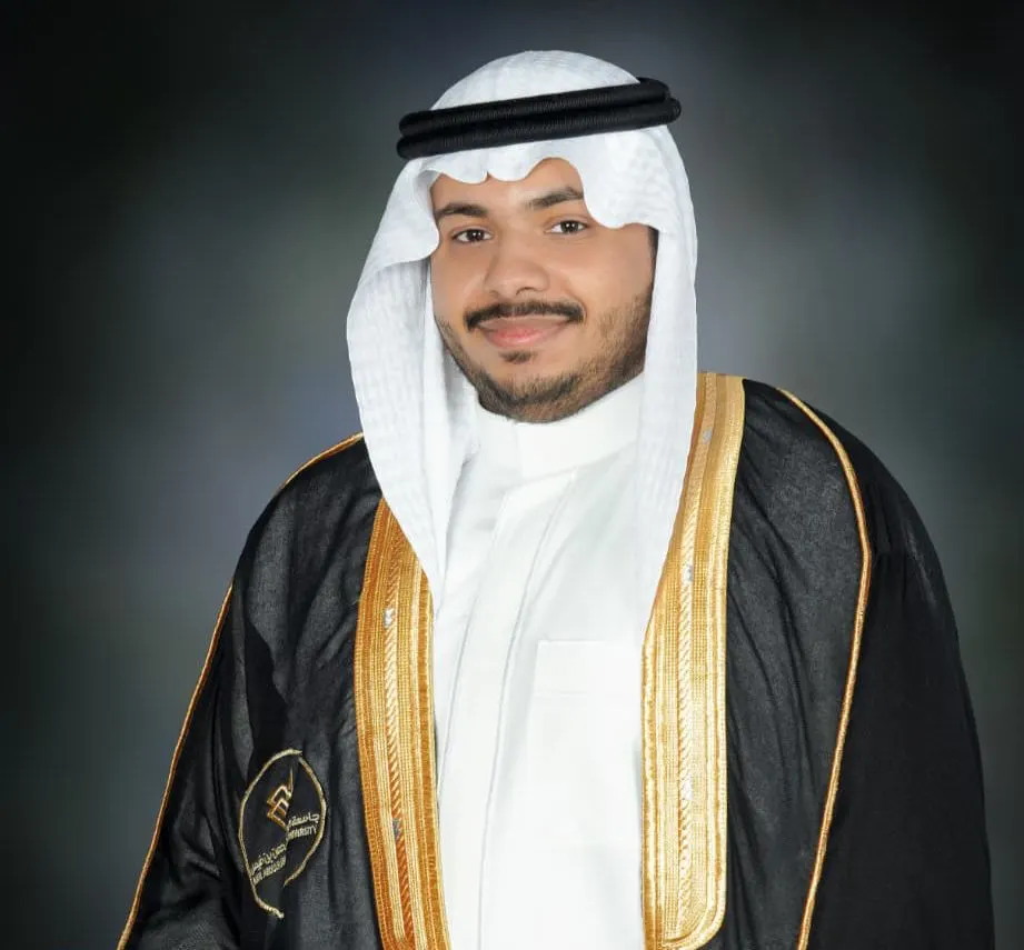 من تاروت.. «جامعة الإمام عبدالرحمن بن فيصل» تمنح جواد المحاسنة بكالوريوس إدارة الأعمال في نظم المعلومات وتحليل الأعمال مع مرتبة الشرف