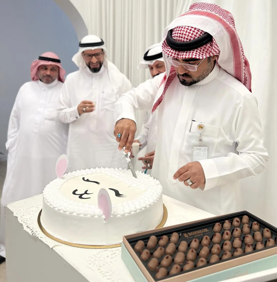في مركز التنمية بالقطيف.. معايدة مبهجة ومبادرات تتجاوز أسوار المكتب