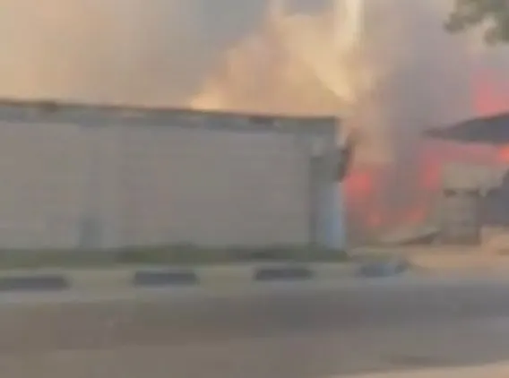 حريق واسع في منطقة زراعية شمال غرب سيهات.. والجهات المعنية تباشر الحادث