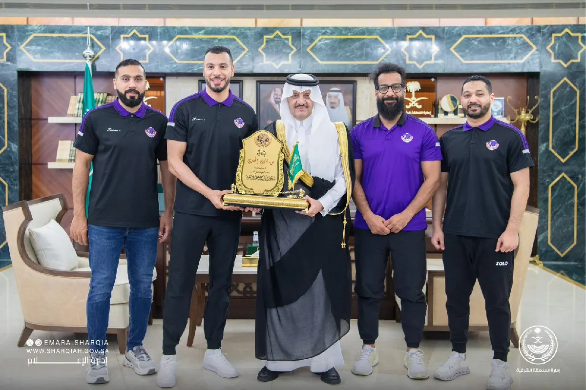 أمير الشرقية ونائبه يستقبلان إدارة ولاعبي نادي الهدى بعد تحقيقهم كأس السوبر السعودي البحريني