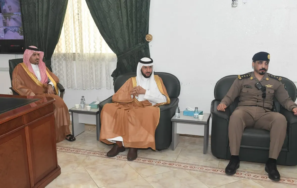 محافظ القطيف يقف ميدانيًا على سير العمل في مركز صفوى